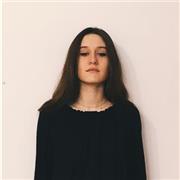 Profesora de música, violín, piano, catalán y castellano